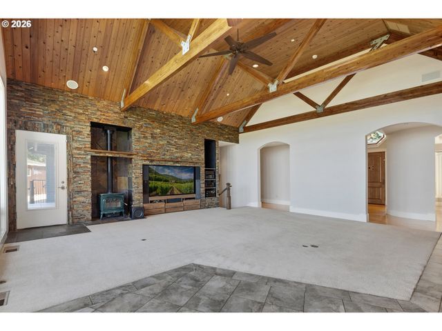 18885 Ne BUENA VISTA Dr, Dundee, OR 97115