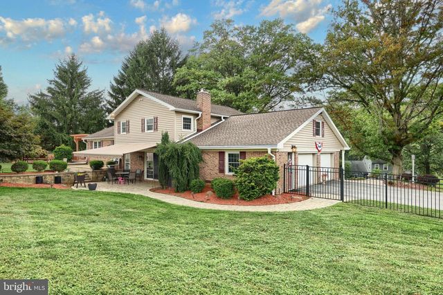 420 GREENWAY DR, Red Lion, PA 17356