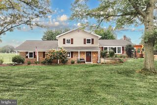 420 GREENWAY DR, Red Lion, PA 17356