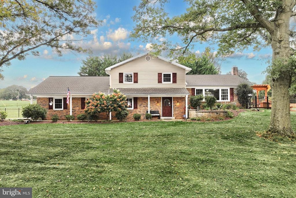 420 GREENWAY DR, Red Lion, PA 17356
