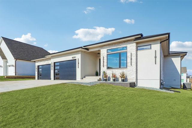 18251 Alderleaf Drive, Clive, IA 50325