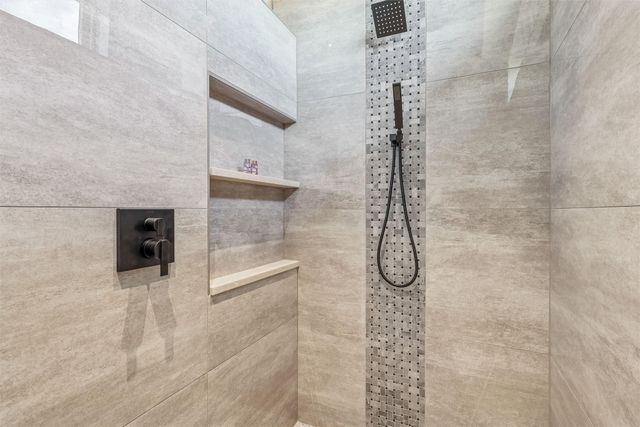 18251 Alderleaf Drive, Clive, IA 50325