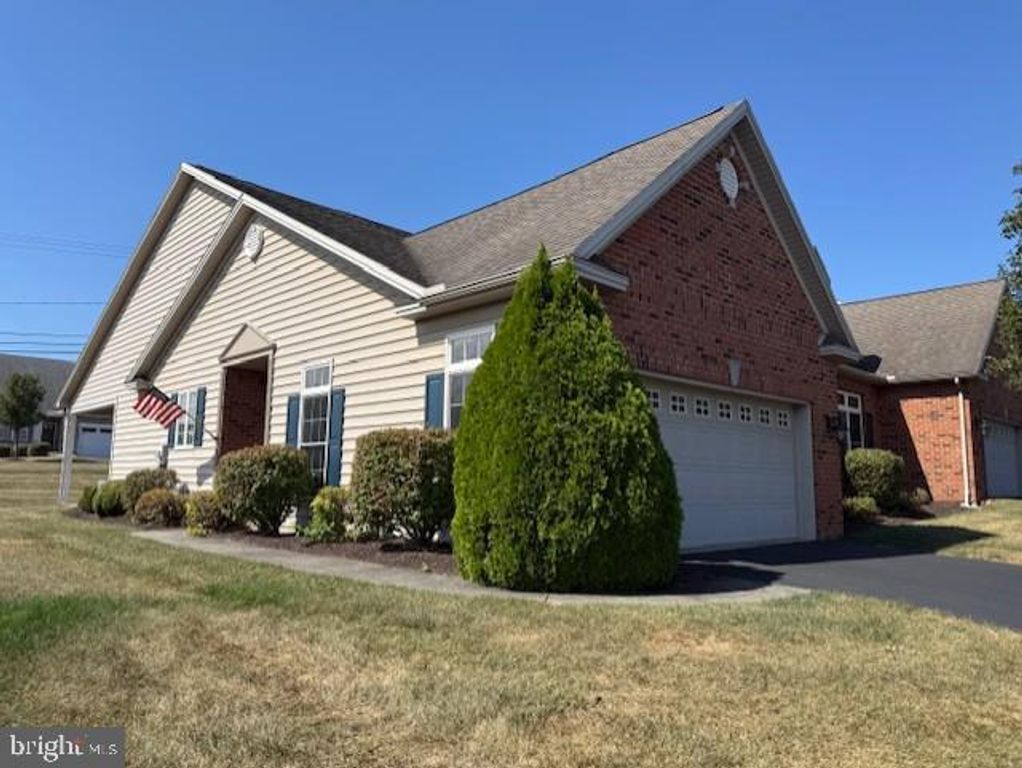 1555 REVERE DR, Mechanicsburg, PA 17050