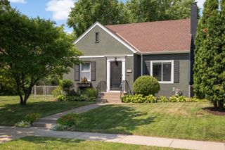 935 Iowa Avenue W, Saint Paul, MN 55117
