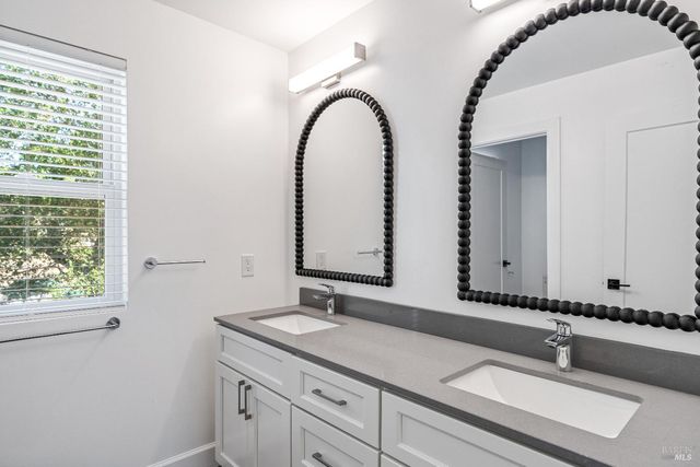 109 Paul Wittke Dr, Healdsburg, CA 95448