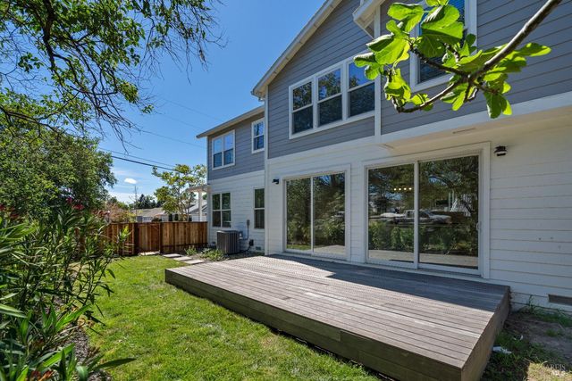 109 Paul Wittke Dr, Healdsburg, CA 95448