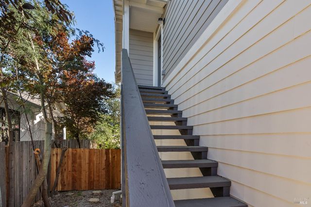 109 Paul Wittke Dr, Healdsburg, CA 95448