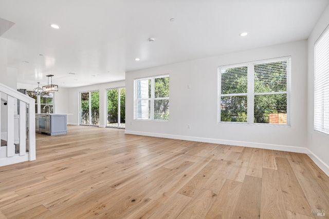 109 Paul Wittke Dr, Healdsburg, CA 95448