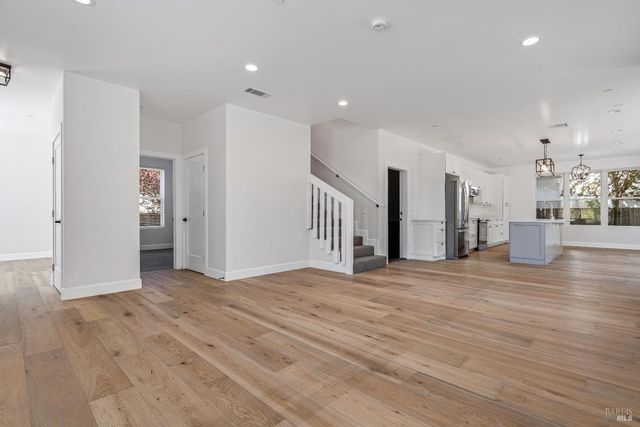 109 Paul Wittke Dr, Healdsburg, CA 95448