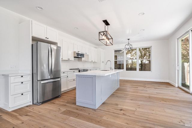 109 Paul Wittke Dr, Healdsburg, CA 95448