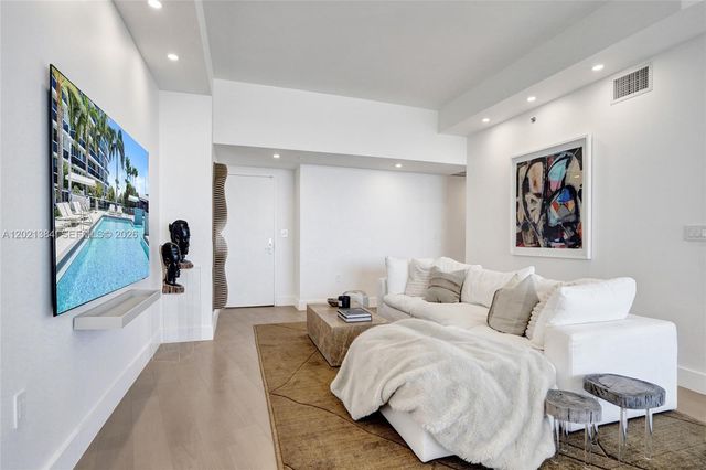 400 Alton Rd PH11, Miami Beach, FL 33139
