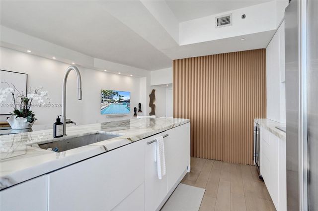 400 Alton Rd PH11, Miami Beach, FL 33139