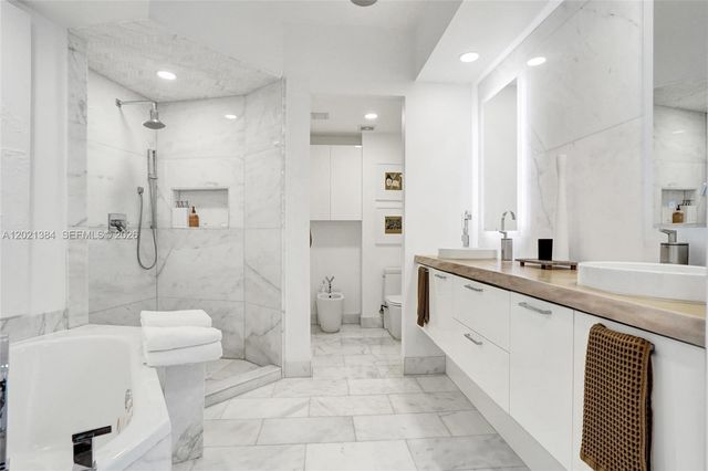 400 Alton Rd PH11, Miami Beach, FL 33139