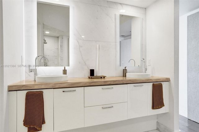 400 Alton Rd PH11, Miami Beach, FL 33139
