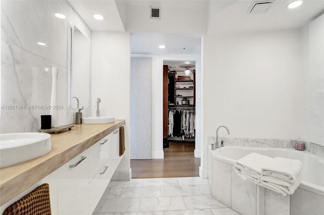 400 Alton Rd PH11, Miami Beach, FL 33139