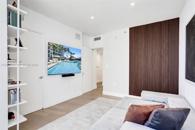 400 Alton Rd PH11, Miami Beach, FL 33139