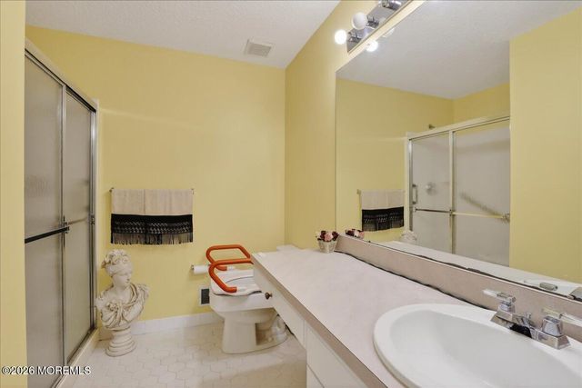 28 Golden Willows Avenue 1000, Lakewood, NJ 08701