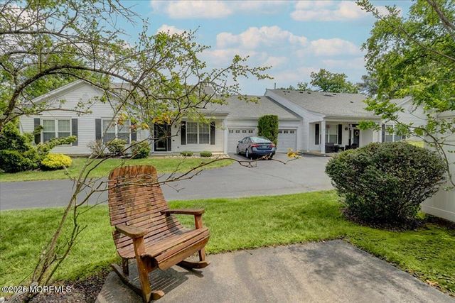 28 Golden Willows Avenue 1000, Lakewood, NJ 08701