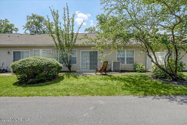 28 Golden Willows Avenue 1000, Lakewood, NJ 08701