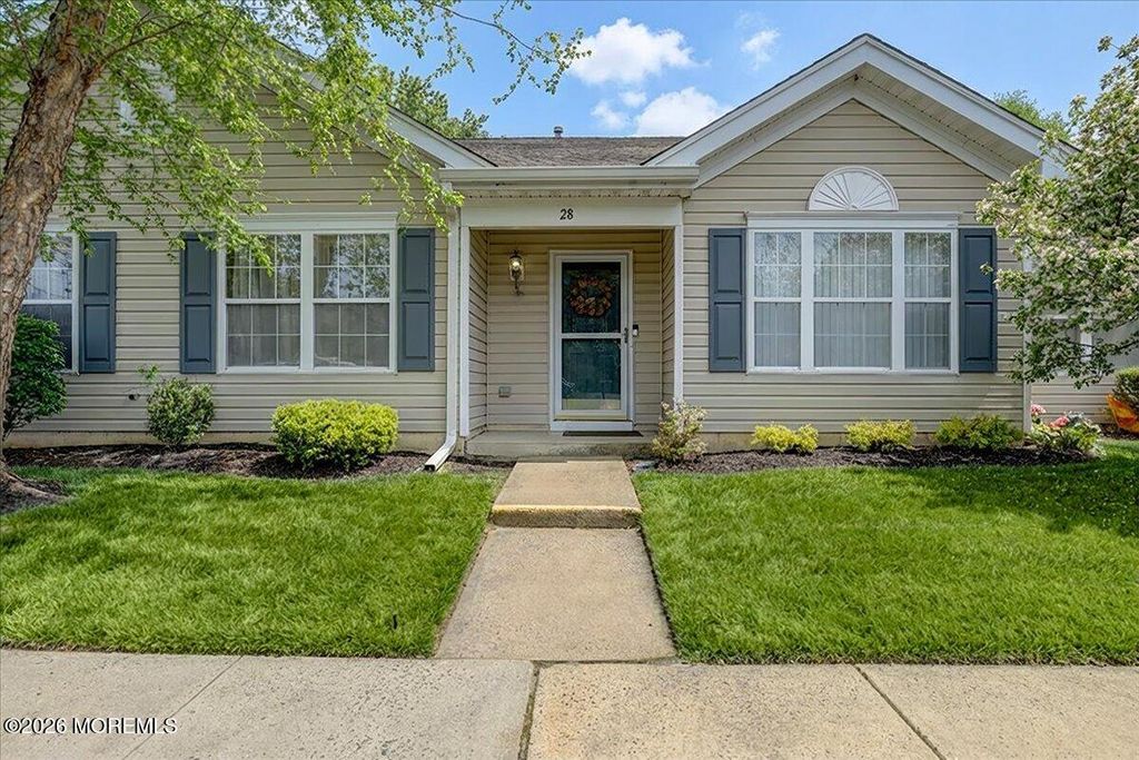 28 Golden Willows Avenue 1000, Lakewood, NJ 08701