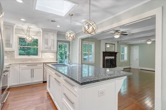 6932 Mary B PL, Roanoke, VA 24018