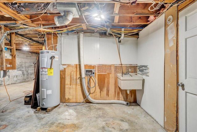 6932 Mary B PL, Roanoke, VA 24018