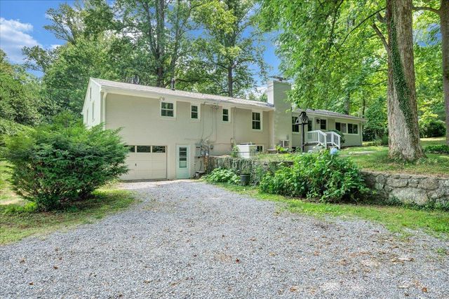 6932 Mary B PL, Roanoke, VA 24018
