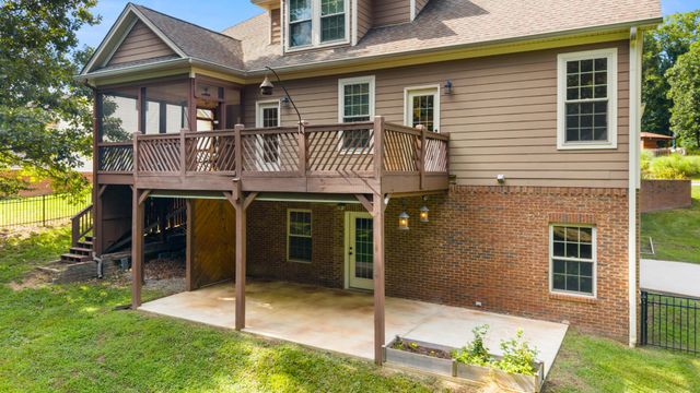 978 Brooke Stone Drive, Soddy Daisy, TN 37379