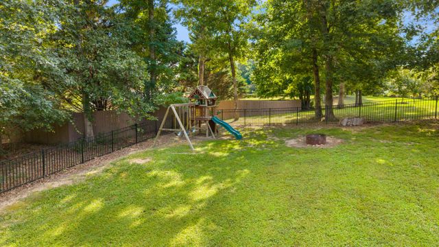 978 Brooke Stone Drive, Soddy Daisy, TN 37379
