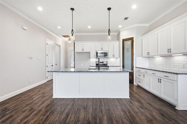 315 Ashwood Street, Azle, TX 76020