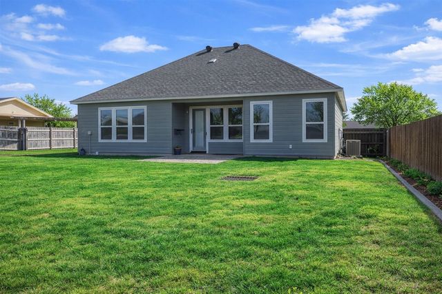 315 Ashwood Street, Azle, TX 76020