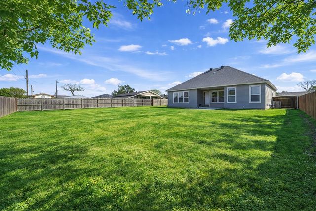 315 Ashwood Street, Azle, TX 76020