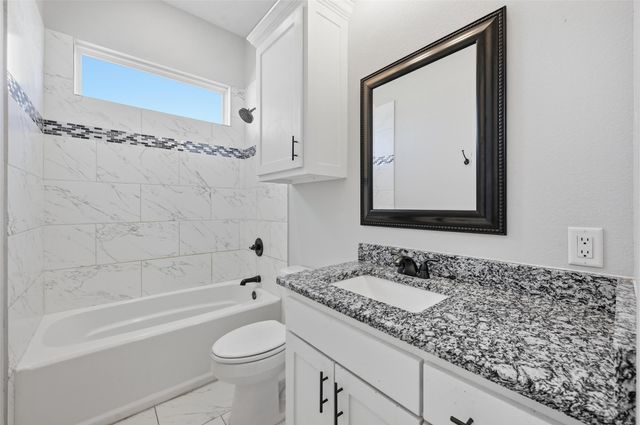 315 Ashwood Street, Azle, TX 76020