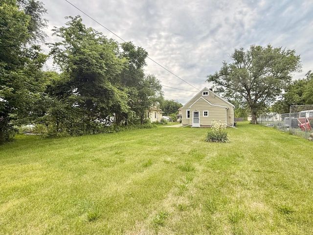 2002 S Harrison Avenue, Beloit, WI 53511