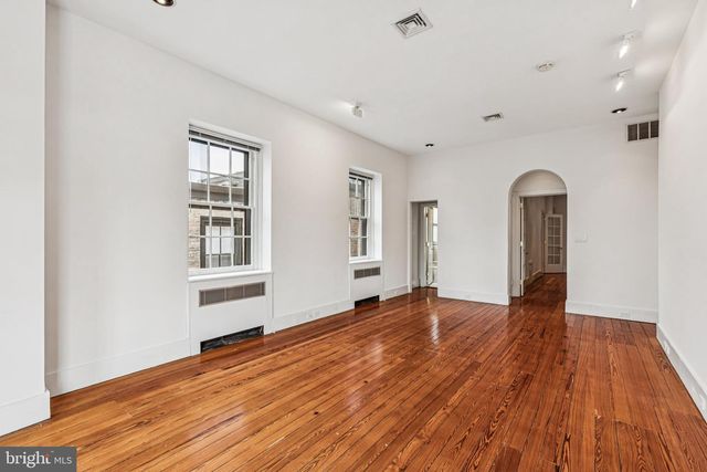 2106 SPRUCE ST, Philadelphia, PA 19103