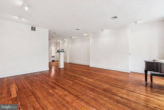 2106 SPRUCE ST, Philadelphia, PA 19103