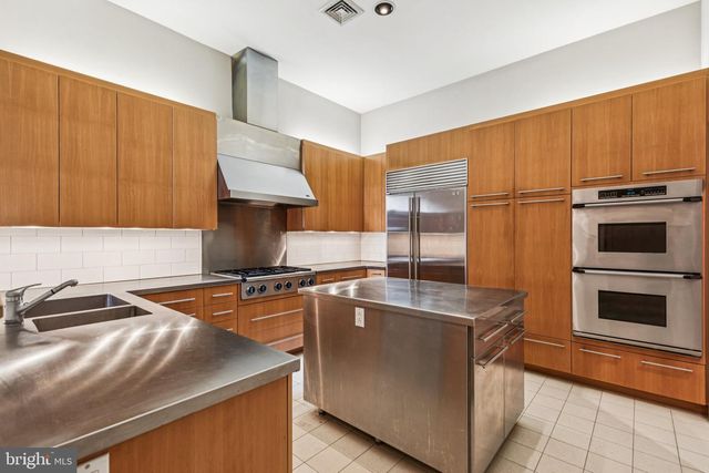 2106 SPRUCE ST, Philadelphia, PA 19103