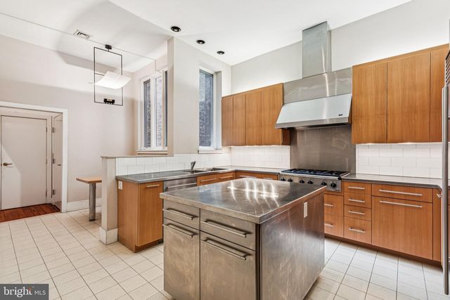 2106 SPRUCE ST, Philadelphia, PA 19103