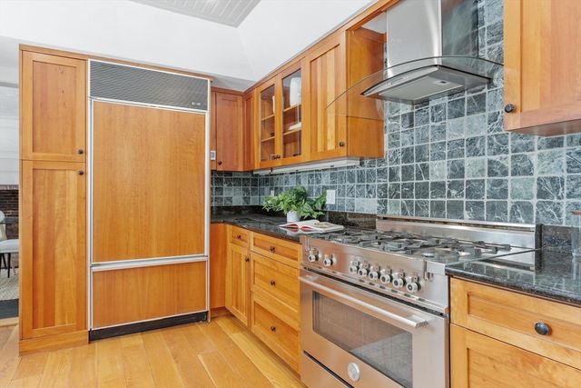 5 Lowell St 5, Carlisle, MA 01741