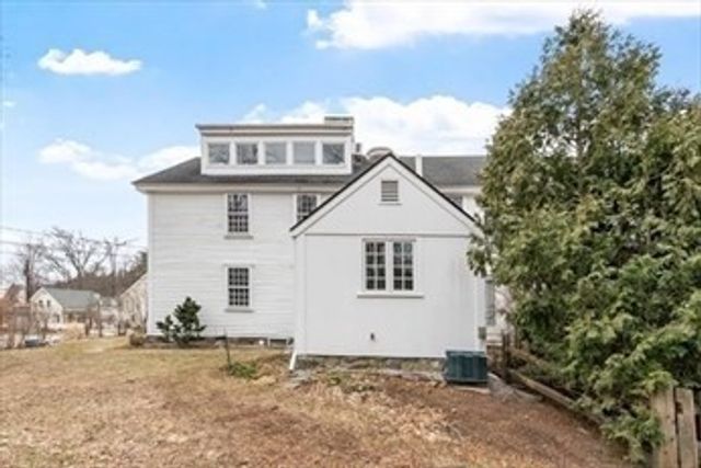 5 Lowell St 5, Carlisle, MA 01741