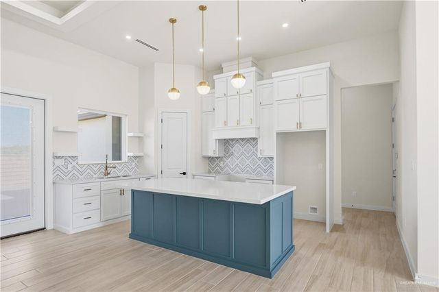 1912 Diplomat Drive, Edinburg, TX 78542