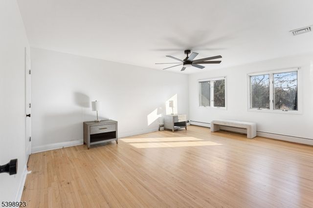 17 Rolling Hill Way, Clark Twp., NJ 07066