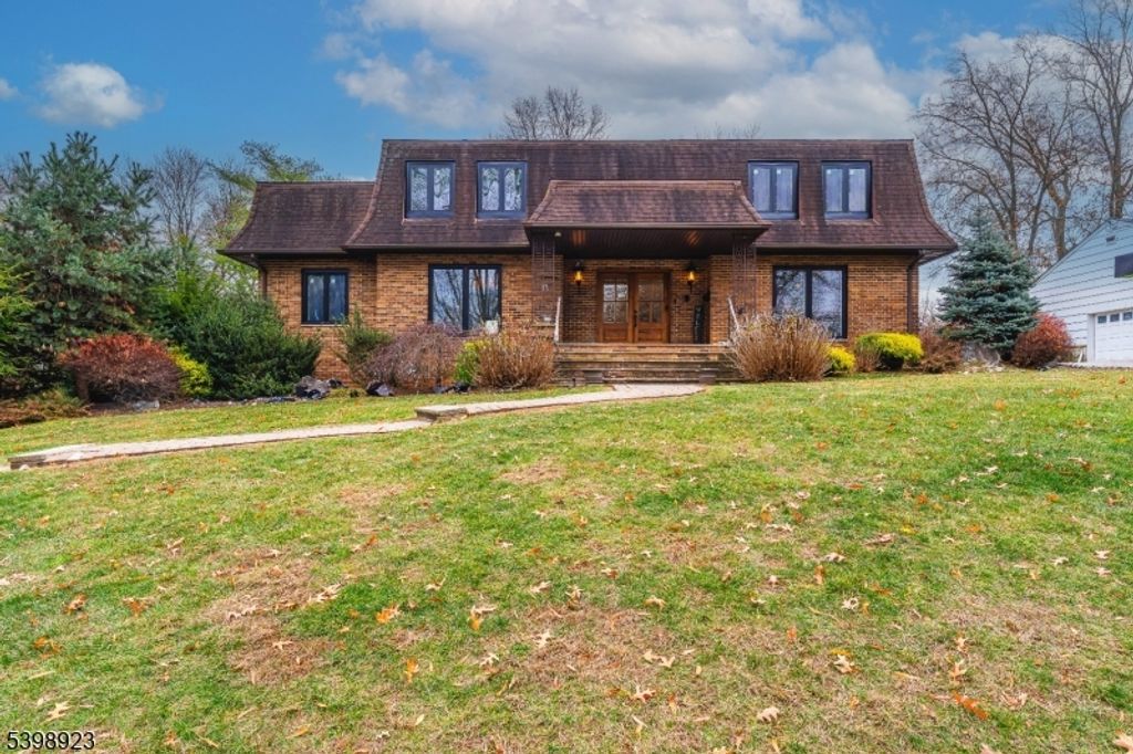 17 Rolling Hill Way, Clark Twp., NJ 07066