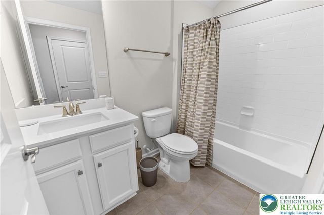 7903 Keystone Drive, Upper Macungie Twp, PA 18031