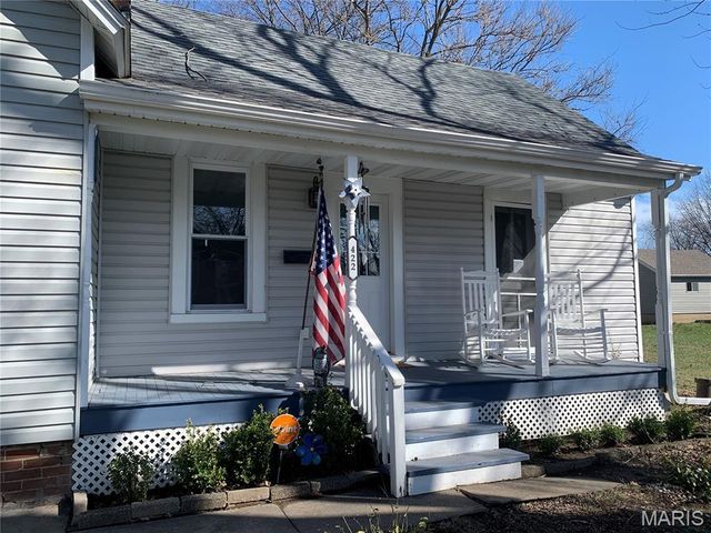 422 Stephen Avenue, Greenville, IL 62246