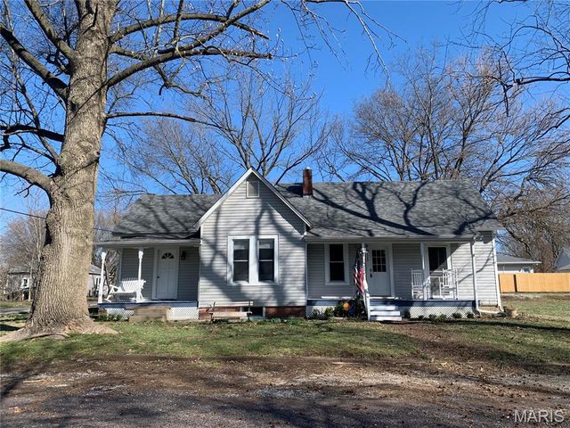 422 Stephen Avenue, Greenville, IL 62246