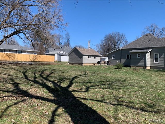 422 Stephen Avenue, Greenville, IL 62246