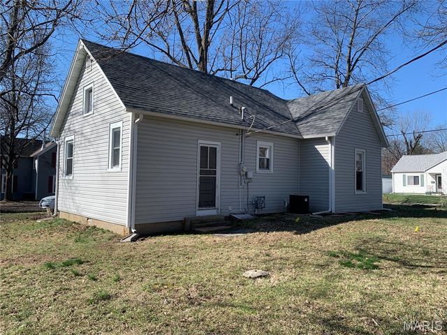 422 Stephen Avenue, Greenville, IL 62246