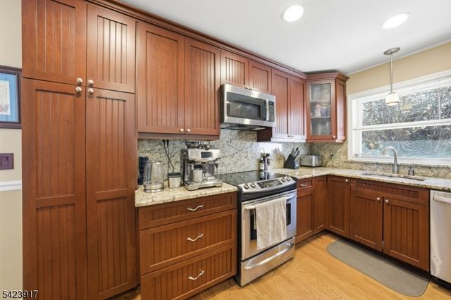 964 Crescent Dr, Rahway City, NJ 07065