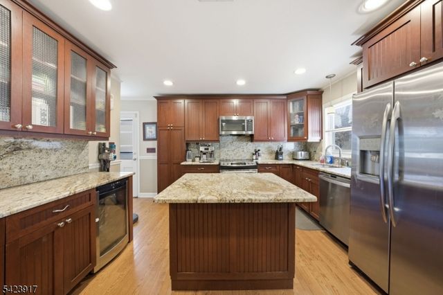 964 Crescent Dr, Rahway City, NJ 07065